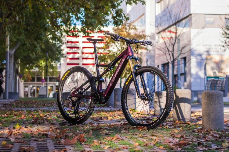 BICICLETA ELÉCTRICA TRAIL ORBEA RISE H10 2022