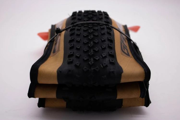 CHAOYANG GRAHAM TLR 29X2.20 NEG/MRR - Imagen 2