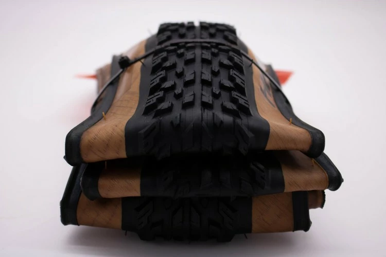 CUBIERTA HORNET TLR 29X2.20 NEG/MRR - CHAOYANG2021 - Imagen 2