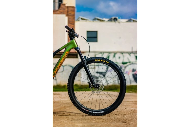 BICICLETA ELÉCTRICA MONTAÑA DOBLE ORBEA RISE M20 2023 - Imagen 2